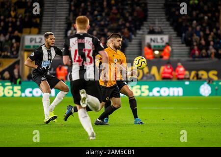 Wolverhampton, Regno Unito. Xi gen, 2020.Rubn Neves di Wolverhampton Wanderers sulla palla durante il match di Premier League tra Wolverhampton Wanderers e Newcastle United at Molineux, Wolverhampton sabato 11 gennaio 2020. (Credit: Alan Hayward | MI News) La fotografia può essere utilizzata solo per il giornale e/o rivista scopi editoriali, è richiesta una licenza per uso commerciale Credito: MI News & Sport /Alamy Live News Foto Stock