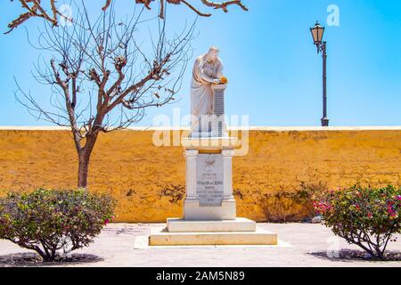 Isola di Goree, Senegal - 22 aprile 2019: Vista sul monumento bianco dell'isola in Africa. E 'piccola isola Goree vicino Dakar, Senegal. Foto Stock