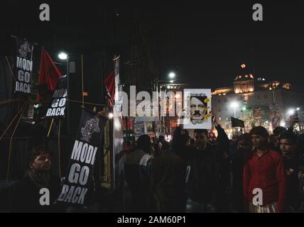 Kolkata, India. Xi gen, 2020. Protesta in Kolkata contro AAC, NPR e NRC e 'Indietro' slogan al Primo ministro modi. (Foto di Pritam Dutta/Pacific Stampa) Credito: Pacific Press Agency/Alamy Live News Foto Stock