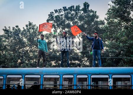 Kolkata, India. Xi gen, 2020. Protesta in Kolkata contro AAC, NPR e NRC e 'Indietro' slogan al Primo ministro modi. (Foto di Pritam Dutta/Pacific Stampa) Credito: Pacific Press Agency/Alamy Live News Foto Stock