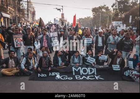 Kolkata, India. Xi gen, 2020. Protesta in Kolkata contro AAC, NPR e NRC e 'Indietro' slogan al Primo ministro modi. (Foto di Pritam Dutta/Pacific Stampa) Credito: Pacific Press Agency/Alamy Live News Foto Stock