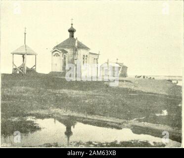 Più lontano a nord; essendo il record di un viaggio di esplorazione della nave 'Fram' 1893-96 e di quindici mesi di viaggio in carrozza da DrNansen e LieutJohansen . fNorthern Siberia non hanno i veicoli ma le slitte. Thesummer sledge è un pò più elevata di quella wintersledge, in modo che esso non può appendere velocemente all'stonesand monconi. Come può essere tuttavia presumibile summersledging è nulla ma buon lavoro. Dopo cena siamo andati a terra e sono state presto sulla spiaggia theflat di Khabarova, Russi e Samoyedesregarding noi con la massima curiosità. Il primo OB-jects ad attirare la nostra attenzione sono stati i due churc Foto Stock