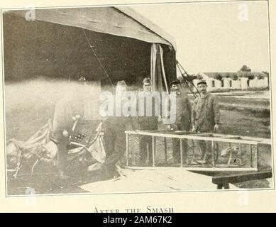 Campo 331artiglieria, esercito degli Stati Uniti, 1917-1919 . Il RE G I M ENT - Pagina 47 Camp Hunt, Le Courneau 33ii&LT; campo artiglieria ,n rPturn negli Stati Uniti. Istruzione cessato immediatamente,SiZ:^ysT^^ era rivolto in tutto eccetto personal equipaggiare- mento. Il mese prossimo è stata spentwaiting per l'ordine di spostamento,che era previsto ogni giorno,ver è venuto. Il timewas parzialmente occupato con dis-trapano montato, escursioni con andwithout pack, e corsi otlectures dato da vari di-ficers sulla storia, finanza, e. Afteb educazione civica. Una serie di footbaugames tra squadre repres-enting ogni organizzazione wasplay Foto Stock