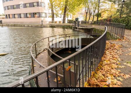 Valladolid, Spagna. La Darsena (molo) del Canal de Castilla (canale di Castiglia), costruito nel 18th Secolo Foto Stock