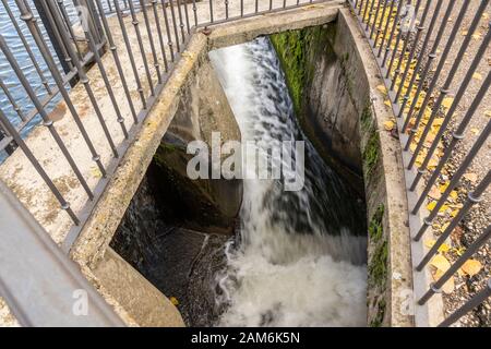 Valladolid, Spagna. La Darsena (molo) del Canal de Castilla (canale di Castiglia), costruito nel 18th Secolo Foto Stock