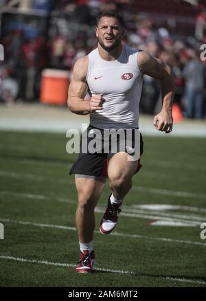 Santa Clara, Stati Uniti. Xi gen, 2020. San Francisco 49ers difensivo fine Nick Bosa si riscalda per riprodurre il Minnesota Vikings nel NFC Divisional playoff a Levi's Stadium di Santa Clara in California il sabato, 11 gennaio 2020. Foto di Terry Schmitt/UPI Credito: UPI/Alamy Live News Foto Stock