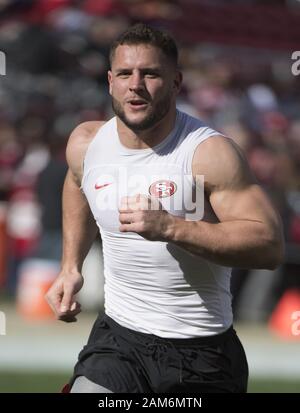 Santa Clara, Stati Uniti. Xi gen, 2020. San Francisco 49ers difensivo fine Nick Bosa si riscalda per riprodurre il Minnesota Vikings nel NFC Divisional playoff a Levi's Stadium di Santa Clara in California il sabato, 11 gennaio 2020. Foto di Terry Schmitt/UPI Credito: UPI/Alamy Live News Foto Stock