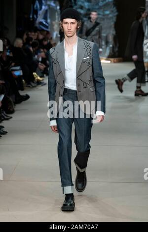Milano, Italia. Xi gen, 2020. NEIL BARRETT Autunno/Inverno 2020/2021 pista durante la Fashion Week di Milano gli uomini Contatti Gennaio 2020 - Milano, Italia 11/01/2020 | Utilizzo di credito in tutto il mondo: dpa/Alamy Live News Foto Stock