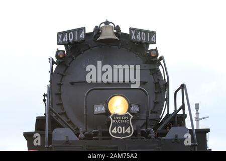 Big Boy 4014 a Ellsworth Kansas Stati Uniti con fumo, vapore in una giornata di lancio. Il 21-11-2019 è stata una giornata storica in Kansas. Foto Stock