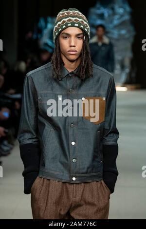 Milano, Italia. Xi gen, 2020. NEIL BARRETT Autunno/Inverno 2020/2021 pista durante la Fashion Week di Milano gli uomini Contatti Gennaio 2020 - Milano, Italia 11/01/2020 | Utilizzo di credito in tutto il mondo: dpa/Alamy Live News Foto Stock