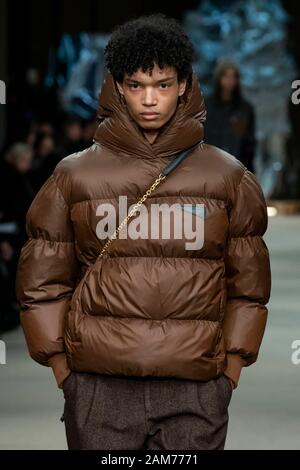 Milano, Italia. Xi gen, 2020. NEIL BARRETT Autunno/Inverno 2020/2021 pista durante la Fashion Week di Milano gli uomini Contatti Gennaio 2020 - Milano, Italia 11/01/2020 | Utilizzo di credito in tutto il mondo: dpa/Alamy Live News Foto Stock