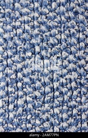 Macro astratto texture sfondo di un bene indossato blu e bianco cotone asciugamano Foto Stock