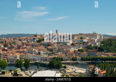 Vista generale dell'antica città universitaria di Coimbra Portogallo Foto Stock