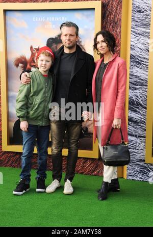 Los Angeles, CA. Xi gen, 2020. Minnie Driver, Addison O'Dea, Henry autista presso gli arrivi per DOLITTLE Premiere, Regency Village Theatre - Westwood, Los Angeles, CA 11 gennaio 2020. Credito: Elizabeth Goodenough/Everett raccolta/Alamy Live News Foto Stock