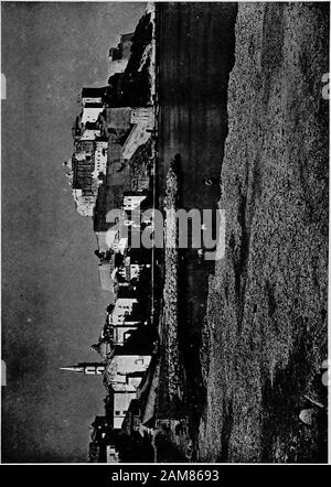 Romantico Corsica, peregrinazioni di Napoleone isola; . ci sono stati portati fromtheir fuori stagione quarti e sono state ricevendo un freshcoat di vernice. Questa non è stata la sola indicazione della stagione thecoming. Le ringhiere lungo la strada per la luce-casa-^parte della quale forma un eccellente promenade-venivano fornite di un rivestimento di colore. Materiali di consumo werebeing prevista in presso l'hotel e i negozi erano lookingforward alla loro raccolta annuale. Deliziosa la balneazione è per essere avuto. Non avente alcuna simpatia forbathing macchine, sono andato un po' lungo la mattina coasteach, e aveva un tuffo così delizioso che wasreally diffic Foto Stock