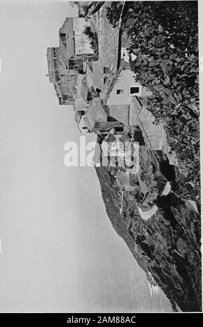 Corsica romantica, vagabondare nell'isola di Napoleone; . bienfaisance, con cui il reddito di una somma di circa ;£2.000 è amministrato. Il luogo è famoso per i suoi gamberi. Tutto intorno alla costa vicino al porto pescatori italiani sono occupati. I gamberi sono keptin ciò che si chiamano viviers, o letti, fino a quando non sono pronti forexporzione a Nizza, Genova, e Marsiglia. C'è un'aria adeciata di prosperità sulla comune. Gardenfare ben coltivato ; infatti, non importa quale sia il terreno come, è pressato nel produrre qualcosa. Anche le Tehouse sono costruite con qualche pretesa di stile, e la gente è gentile e ho Foto Stock