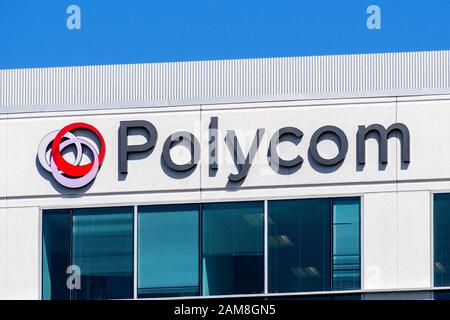 13 agosto 2019 San Jose / CA / USA - Polycom HQ in Silicon Valley; Polycom, Inc è una multinazionale americana che sviluppa video, voce e. Foto Stock