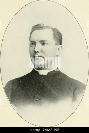 Progresso della chiesa cattolica in America e il grande Congresso Cattolico colombiano del 1893 .. . – sono formati e formati con cura per la vita tereligosa e per i doveri che, secondo la fine del loro estab-liutation, i membri dell’ordine devono adempiere. Quasi direttamente di fronte si trova la Casa Professata, per i religiosi di HolyCross. Questo edificio, o meglio una serie di edifici, collegati tra loro, si trova in una posizione di standsmidway tra i due laghi su un'eminenza che era in precedenza anisola nel mezzo di un grande foglio d'acqua, quando circa trenta o più anni fa c'era un lago. Per un Foto Stock