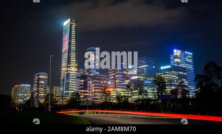 Shenzhen, Cina, 9th, Aprile 2019. La landcaspe della zona di Nanshan houhai di notte. Nanshan è uno dei nove distretti che comprendono Shenzhen. Foto Stock