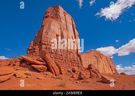 Red Rock Buttes Raggiungere il cielo nella Monument Valley in Arizona Foto Stock