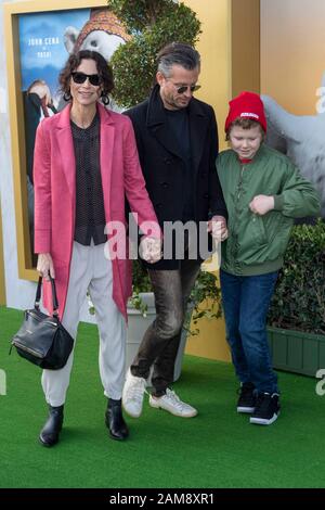 Minnie driver, Addison o'Dea e Son Henry Story driver partecipano alla prima di 'Dolittle' al Regency Village Theatre di Los Angeles, USA, l'11 gennaio 2020. | utilizzo in tutto il mondo Foto Stock