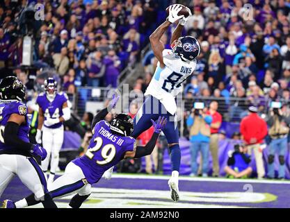 Baltimore, Stati Uniti. 12th Gen 2020. Tennessee Titans Wide Receiver Corey Davis (84) cattura un breve passaggio di touchdown durante il terzo trimestre di un gioco di divisione presso M&T Bank Stadium a Baltimora, Maryland, sabato 11 gennaio 2020. Il Tennessee ha vinto il 28-12 e avanza al campionato AFC. Foto di David Tulis/UPI Credit: UPI/Alamy Live News Foto Stock