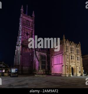 Foto Della Chiesa Parrocchiale Di Cirencester Durante Il Periodo Natalizio Da Diversi Punti Di Vista E Località. Cotswold Market Town In Inghilterra . Foto Stock
