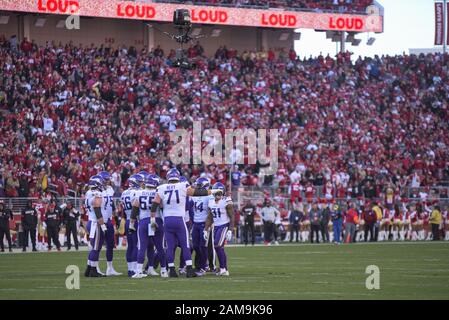 Santa Clara, California, Stati Uniti. 11th Gen 2020. Huddle durante il gioco di divisione NFC, Minnesota Vikings vs San Francisco 49ers l'11 gennaio 2020. Credit: Dalton Hamm/Zuma Wire/Alamy Live News Foto Stock