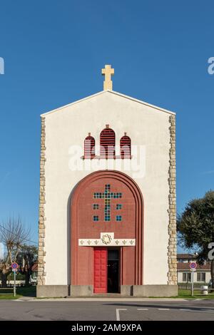 Baia di Arcachon, Francia. La chiesa di Saint Louis In Lanton, vicino Andernos Foto Stock