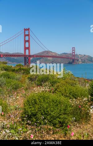 Vista Del Golden Gate Bridge Da Battery East Drive, San Francisco, California, Stati Uniti, Nord America Foto Stock