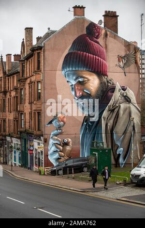 Uno dei murales più noti di Glasgow, per Slug artista di strada, raffigura un moderno St Mungo che fa riferimento alla storia dell'uccello Che Non Volò Mai. Il 13 gennaio è la festa di San Mungo che è il santo patrono e fondatore della città di Glasgow. Foto Stock