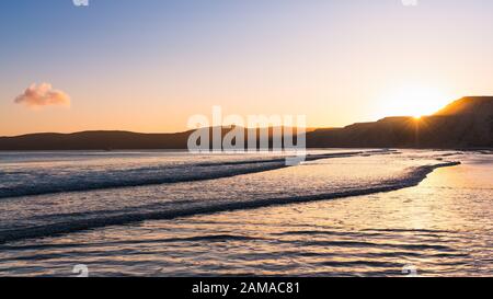 Vista al tramonto della costa dell'Oceano Pacifico, Drakes Beach, Point Reyes National Seashore, California Foto Stock