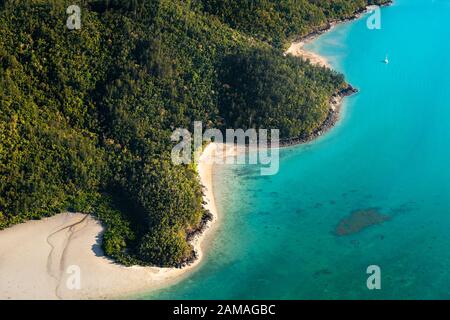 Riprese aeree del Dugong Beach su Whitsunday Island. Foto Stock