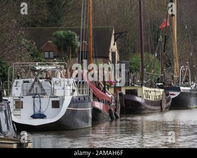 Maidstone, Kent, Regno Unito. 12th Gen 2020. Tempo del Regno Unito: Un giorno coperto dal fiume a Maidstone, Kent. Credito: James Bell/Alamy Live News Foto Stock