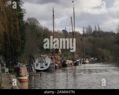 Maidstone, Kent, Regno Unito. 12th Gen 2020. Tempo del Regno Unito: Un giorno coperto dal fiume a Maidstone, Kent. Credito: James Bell/Alamy Live News Foto Stock