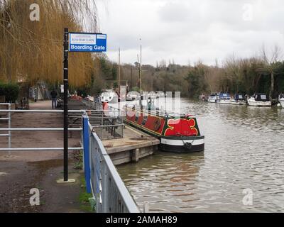 Maidstone, Kent, Regno Unito. 12th Gen 2020. Tempo del Regno Unito: Un giorno coperto dal fiume a Maidstone, Kent. Credito: James Bell/Alamy Live News Foto Stock