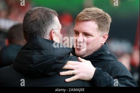 Il responsabile di Watford Nigel Pearson (a sinistra) saluta il manager di Bournemouth Eddie Howe durante la partita della Premier League al Vitality Stadium, Bournemouth. Foto Stock