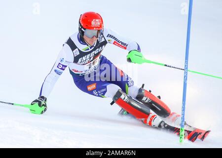 Zagabria, Croazia - 5 gennaio 2020 : Stefan Hadalin dalla Slovenia in gara durante la Coppa del mondo di sci alpino Audi FIS 2019/2020, 3rd Mens Slalom, Snow Q Foto Stock