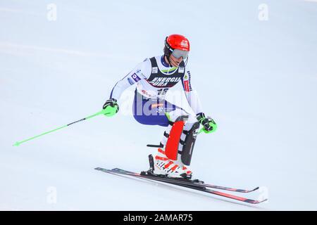 Zagabria, Croazia - 5 gennaio 2020 : Stefan Hadalin dalla Slovenia in gara durante la Coppa del mondo di sci alpino Audi FIS 2019/2020, 3rd Mens Slalom, Snow Q Foto Stock