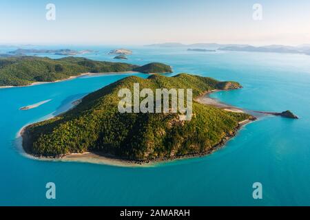 Riprese aeree del Cid Isola, parte delle famose isole Whitsunday. Foto Stock