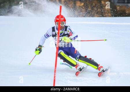 Zagabria, Croazia - 5 gennaio 2020 : Zan Kranjec dalla Slovenia in competizione durante l'Audi FIS Alpine Ski World Cup 2019/2020, 3rd Mens Slalom, Snow Quee Foto Stock