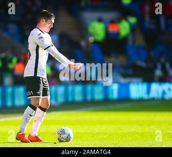 12th gennaio 2020; Cardiff City Stadium, Cardiff, Glamorgan, Galles; Campionato Inglese Calcio, Cardiff City contro Swansea City; Connor Roberts di Swansea City chiama per il supporto del compagno di squadra sulla palla - Solo Per Uso strettamente editoriale. Nessun utilizzo con audio, video, dati, elenchi di fixture, logo club/campionato o servizi "live" non autorizzati. Uso on-line in-match limitato a 120 immagini, senza emulazione video. Non utilizzare in scommesse, giochi o singole pubblicazioni club/campionato/giocatore Foto Stock