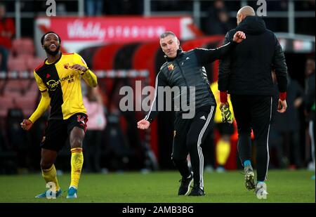 Nathaniel Chalobah di Watford (a sinistra) e il manager Nigel Pearson reagiscono durante la partita della Premier League al Vitality Stadium di Bournemouth. Foto Stock