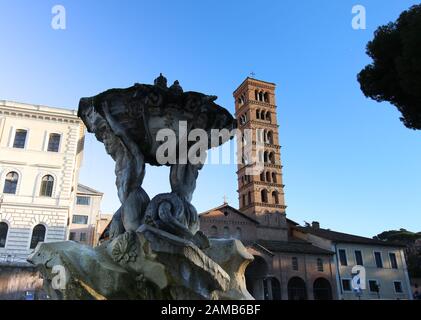 Santa Maria in Cosmedin, Piazza bocca della Verita a Roma Foto Stock