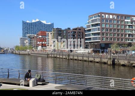 Amburgo Hafencity Grassbrookhafen Dalmannkai Elbphilhamonie Foto Stock