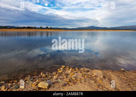 Alba nella palude di Gabriel e Galan. Estremadura. Spagna. Foto Stock