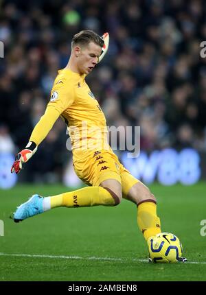 Aston Villa portiere Orjan Nyland durante la partita della Premier League a Villa Park, Birmingham. Foto Stock