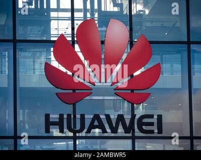 Logo Huawei, Sede Centrale Huawei, Green Park, Reading, Berkshire, Inghilterra, Regno Unito, Gb. Foto Stock