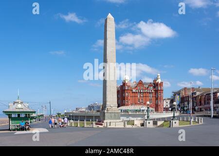 World War Memorial E Metropole Hotel, The Promenade, Blackpool, Lancashire, Inghilterra, Regno Unito Foto Stock