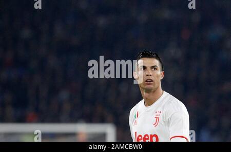 Roma, Italia, 12th Gennaio, 2020. Cristiano Ronaldo della Juventus guarda durante la Serie UNA partita di calcio tra Roma e la Juventus allo Stadio Olimpico. Juventus vince 2-1. Credit Riccardo De Luca - Aggiornamento Immagini / Alamy Live News Foto Stock